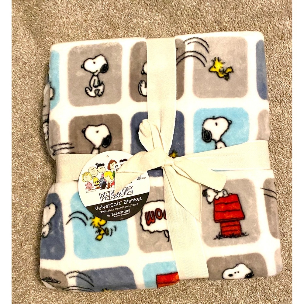 Berkshire Peanuts Snoopy & Woodstock Comic Book Twin White Blanket 60" x 90"